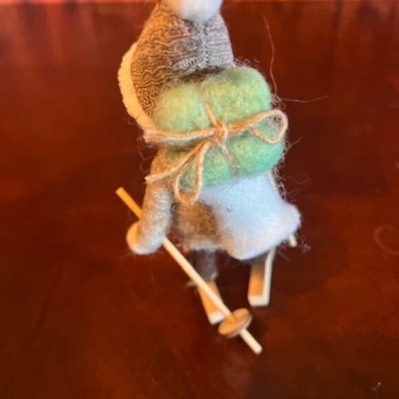 Vintage style Wool & Felt Skiing Santa Claus Christmas Ornament with backpack - Picture 4 of 8